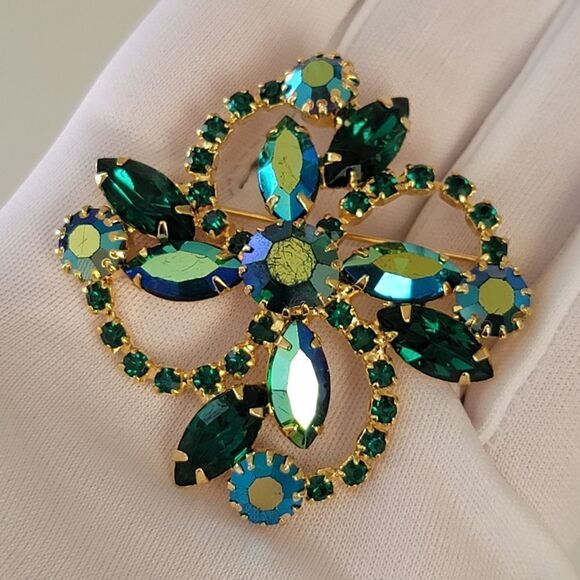 Vintage Brooch Gold Tone Emerald Green Crystals Brooch #506 - Picture 6 of 16